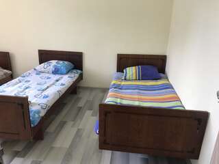 Хостелы Lake Sevan Hostel Севан Спальное место на двухъярусной кровати в общем номере для мужчин и женщин-11
